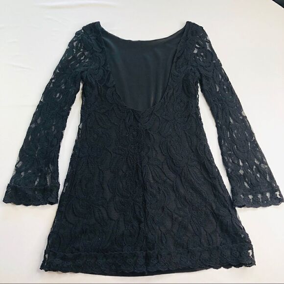 🌻CHIC🌻Backless Black Lace Long-Sleeve Mini Dress - Picture 7 of 9